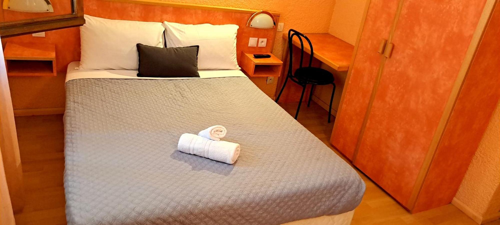 Hotel Restaurant Les Alizes Loriol 르푸징 외부 사진