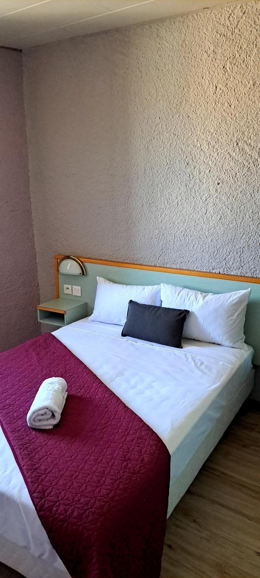 Hotel Restaurant Les Alizes Loriol 르푸징 외부 사진