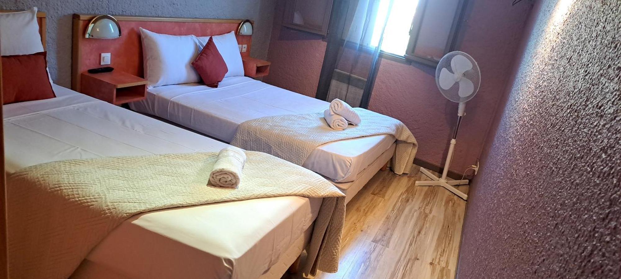 Hotel Restaurant Les Alizes Loriol 르푸징 외부 사진